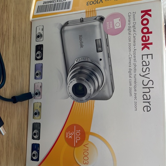 Digital Camera - Picture 8 of 10